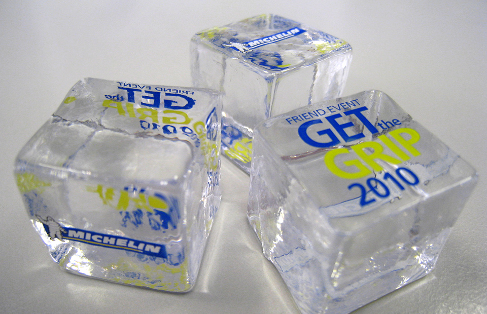 Werbehaug Materialkunde Kundenmaterial Glaswürfel mit Bedruckung Glas-Eiswürfel mit Bedruckung