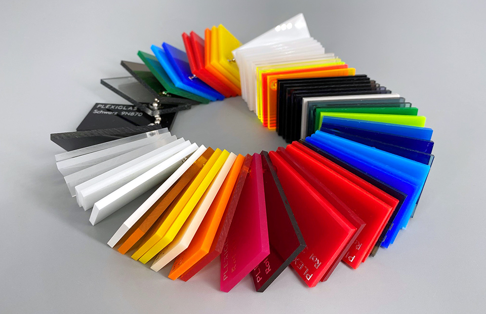 Werbehaug Materialkunde Platten Plexiglas XT PLexiglas GS extrudiertes Acrylglas gegossenes Acrylglas