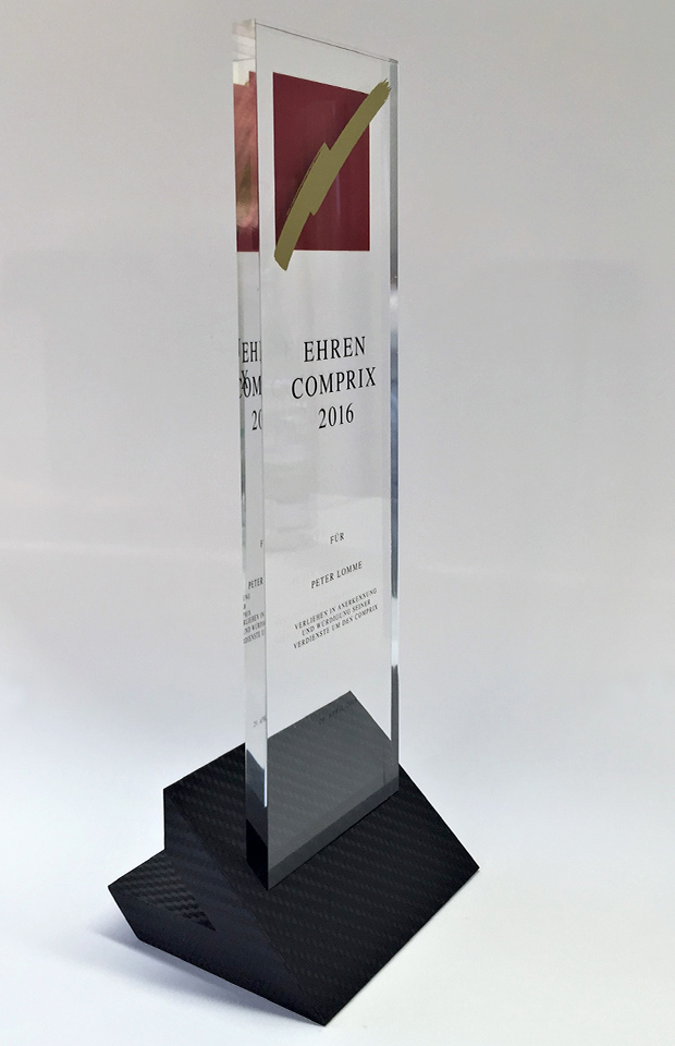 Werbehaug Award Auszeichnung Acrylglas Holzsockel